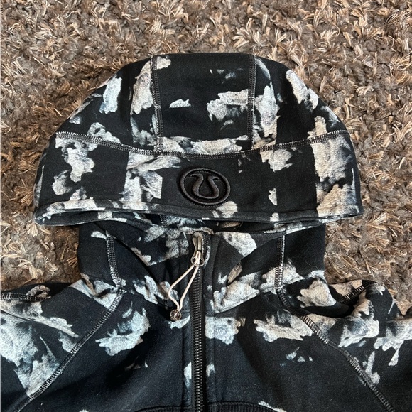 LULULEMON Scuba Full Zip - Picture 3 of 9